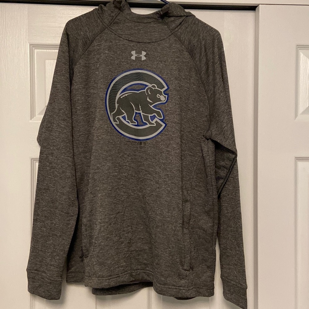 Like new under Armour Cubs Hoodie with zippered pockets